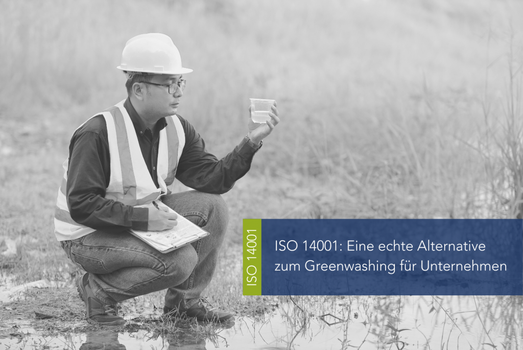 DE ISO 14001 Greenwashing MAIN Eine Person mit weißem Schutzhelm hält ein Glas Wasser in der Hand
